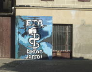 ETA-Symbol auf einer Wand