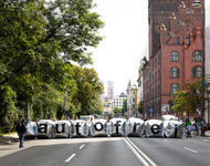 "Autofrei"  - Menschen blockieren Münchner Strassen