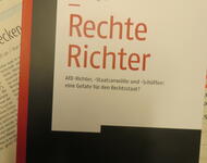 Buchcover auf Zeitungsunterlage - Text: Rechte Richter