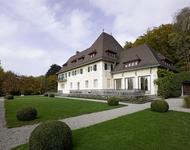 Außenansicht der Villa "Am Römerholz" in welcher die Sammlung Oskar Reinhardt ausgestellt wird