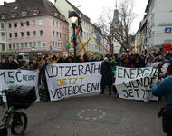 Solikundgebung für Lützerath am . Januar 2022 in Freiburg. Transparente: 1,5 Grad heißt Lützi bleibt; Lürterath verteidigen; Energiewende jetzt