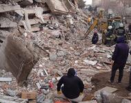Rettungsarbeiten an einem eingestürzten Gebäude in Diyarbakır