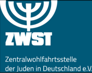 Das Logo der Zentralwohlfahrtsstelle der Juden in Deutschland e.V. zeigt neben der Abkürzung "ZWST" eine Menora. Symbol und schirift ist weiß vor blaugrünem Hintergrund.