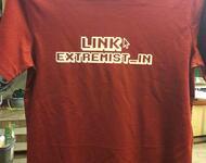 T-Shirt rot mit Aufdruck  LINK EXTREMIST_in 