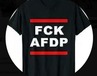 Ein T-Shirt auf dem weiß auf schwarz steht FCK AFDP