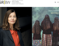 Montage: links Foto von Ursula Krechel. Sie lehnt an einem grünen Türrahmen, die Haare offen, rote Bluse und schwarzes Sakko. Rechts Titelbild ihres Romans Geisterbahn: Drei Mädchen/junge Frauen mit langen Haaren & bunten Röcken nebeneinander von hinten 