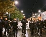 Polizei umzingelt Demonstranten