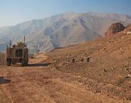 Ein Militärfahrzeug in den Bergen von Afghanistan. Dort hat Deutschland einen vermeintlichen Krieg gegen Terror geführt. Jetzt regiert die Taliban.