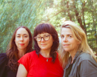 Die drei Mitglieder der Band I'm With Her.