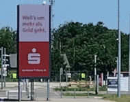 Leuchtreklame Bank und Banksy