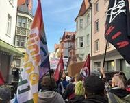 Streikmarsch in den Straßen Freiburgs