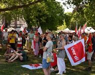 Kundgebung gegen Sozialabbau am 27.06.2026 am Stühlinger Kirchplatz; viele ver.di Fahnen