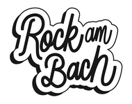 Rock am Bach Logo: in Schreibschrift geschrieben "Rock am Bach" schwarz auf weißem Grund mit schwarzem Schatten