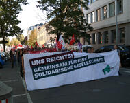 Transpi auf Demo am 26.09.26 Uns Reichts - gemeinsam für eine solidarische Gesellschaft