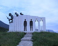  Gedenkstätte für deutsches NS Massaker in Distomo /Foto:John Nicolas Schweitzer(2007)